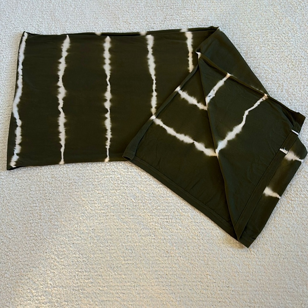 MICHAEL KORS TIE- DYE OLIVE GREEN AND WHITE SCARF - Picture 8 of 15